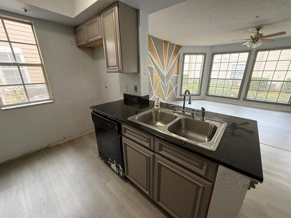 En Venta: $169,900 (2 camas, 2 baños, 1044 Pies cuadrados)