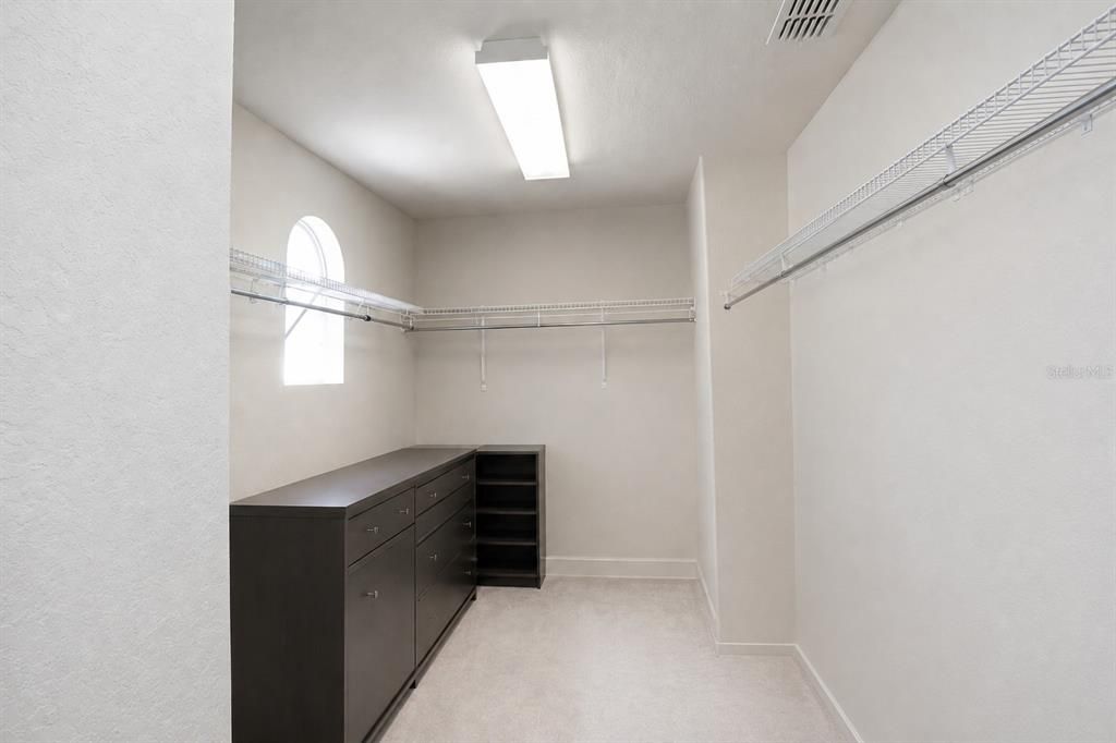 En Venta: $337,000 (3 camas, 2 baños, 2059 Pies cuadrados)