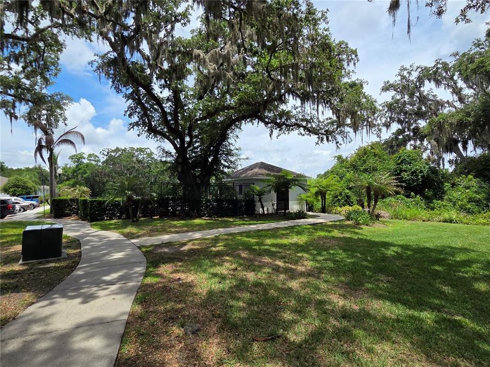 For Rent: $2,100 (3 beds, 2 baths, 1702 Square Feet)