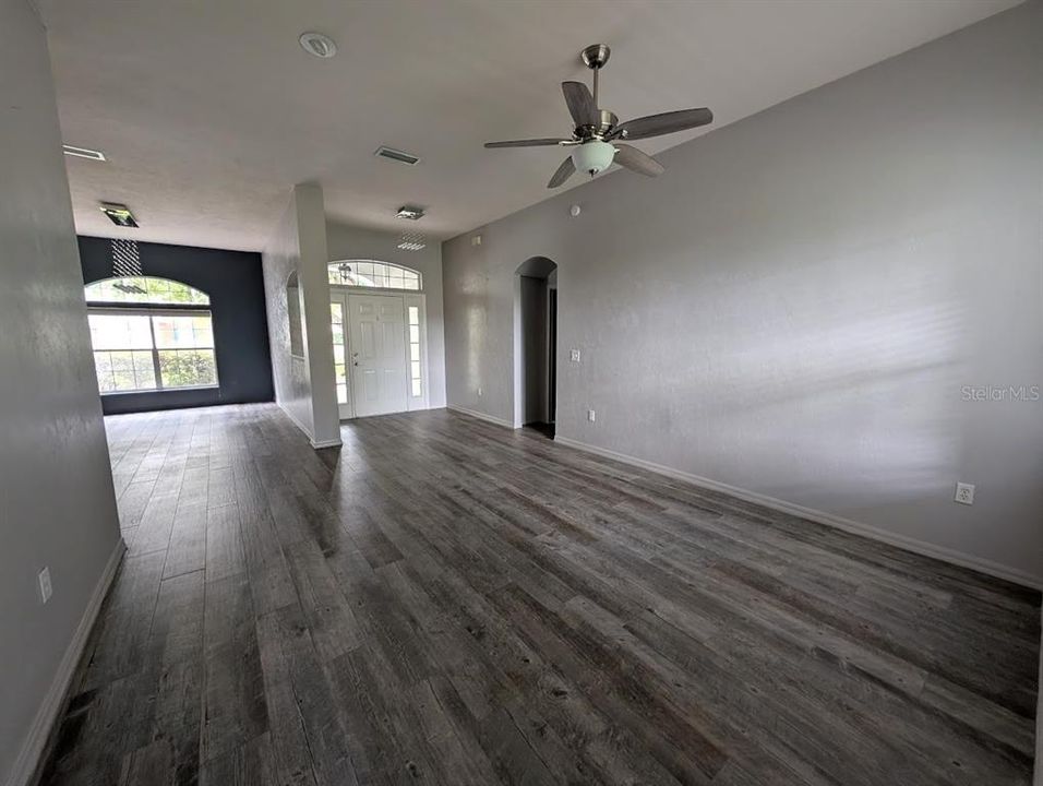 En Venta: $485,000 (4 camas, 2 baños, 2418 Pies cuadrados)
