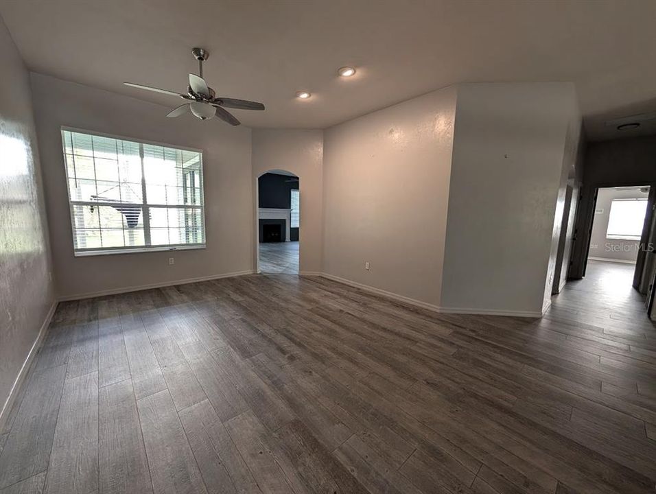 En Venta: $485,000 (4 camas, 2 baños, 2418 Pies cuadrados)