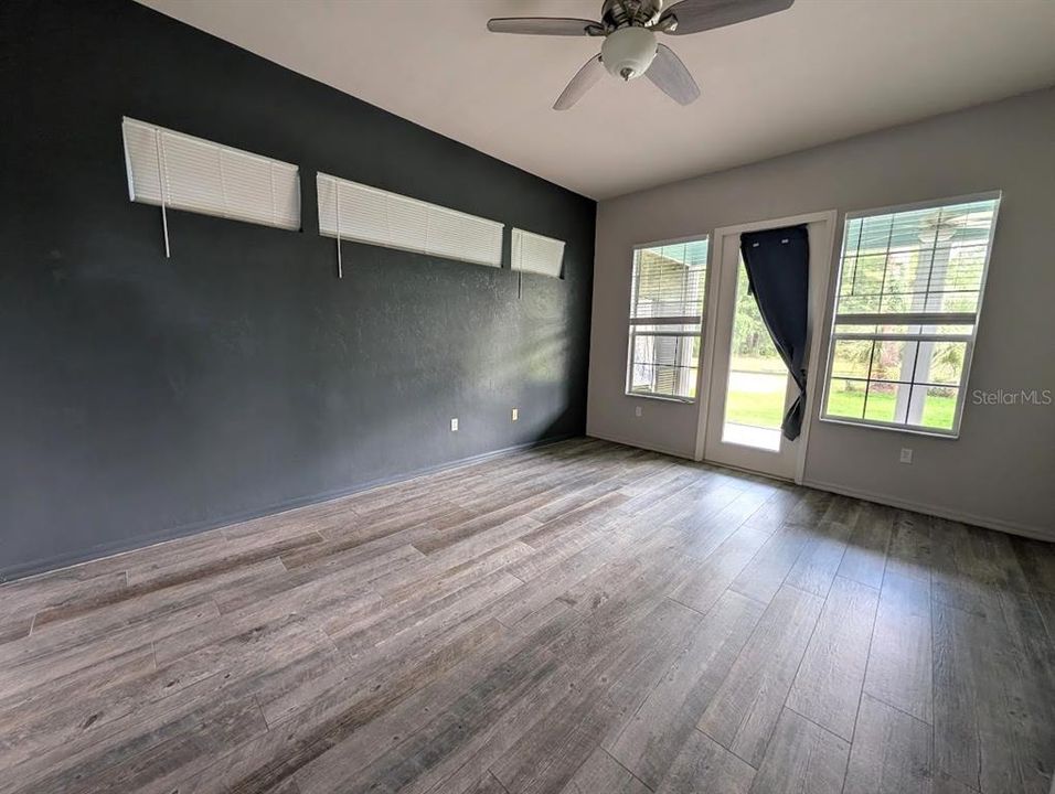 En Venta: $485,000 (4 camas, 2 baños, 2418 Pies cuadrados)