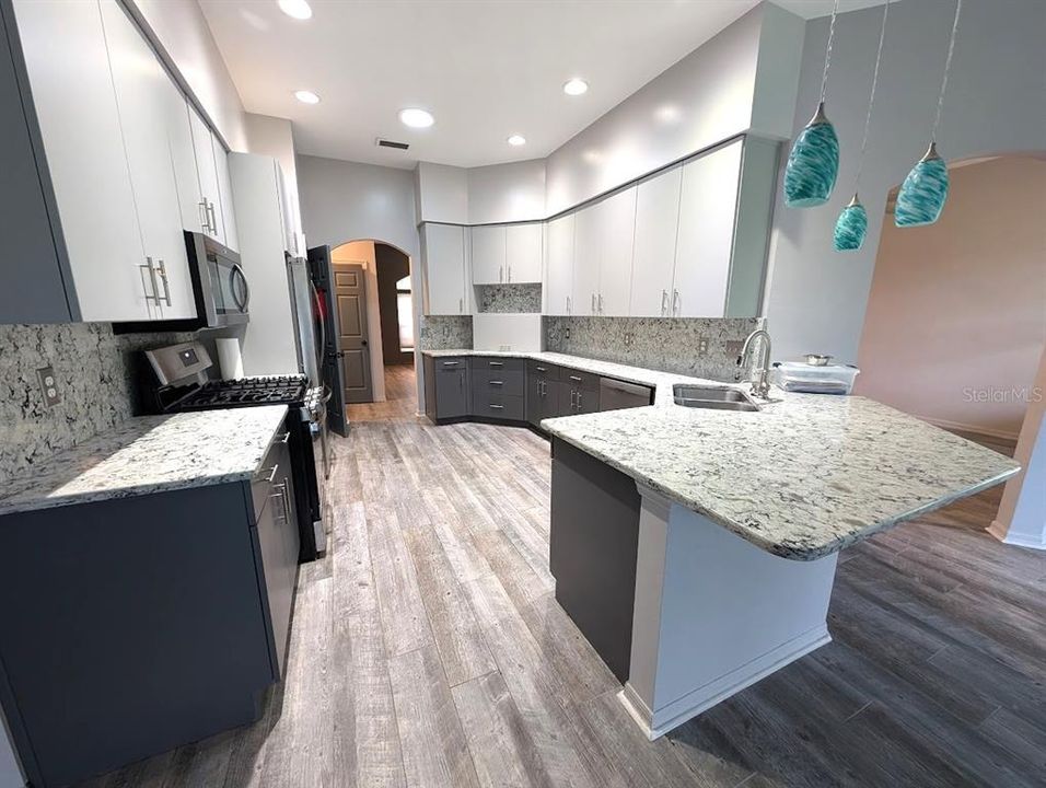 En Venta: $485,000 (4 camas, 2 baños, 2418 Pies cuadrados)