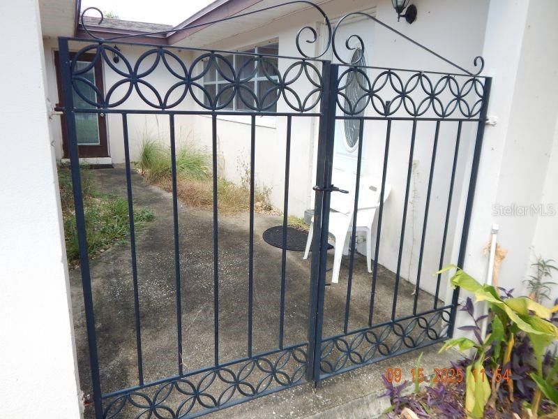 Activo con contrato: $139,900 (4 camas, 2 baños, 2239 Pies cuadrados)