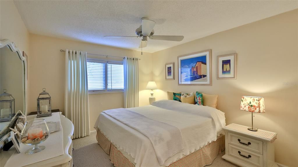 For Sale: $365,000 (3 beds, 2 baths, 1593 Square Feet)