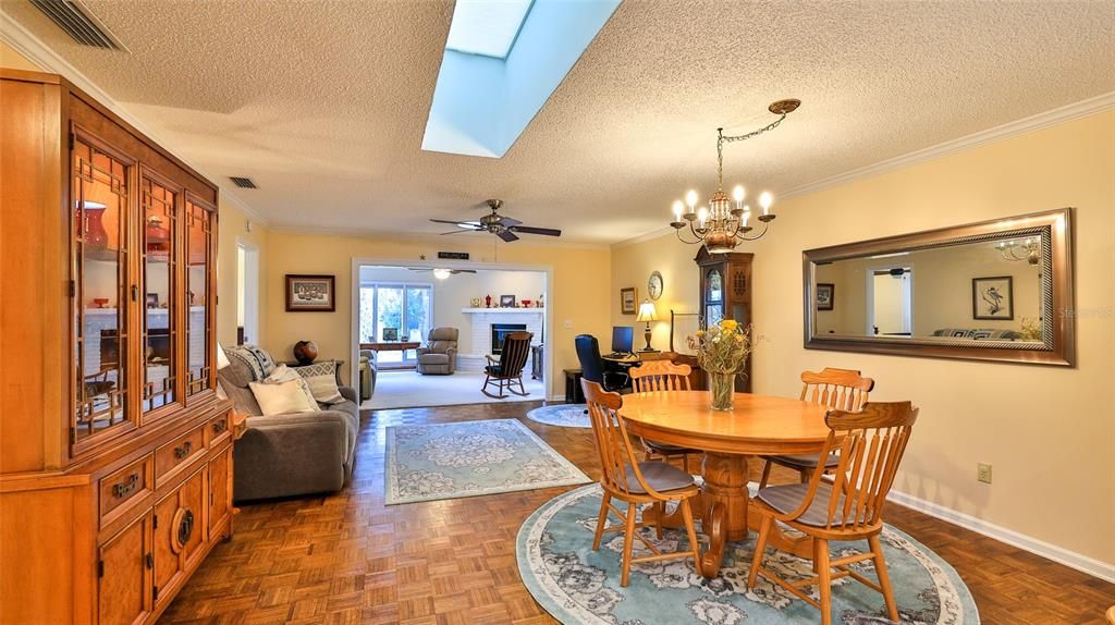 For Sale: $365,000 (3 beds, 2 baths, 1593 Square Feet)