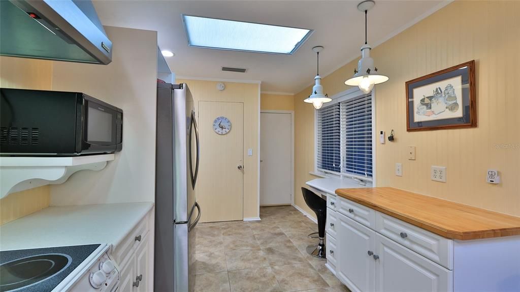 For Sale: $365,000 (3 beds, 2 baths, 1593 Square Feet)