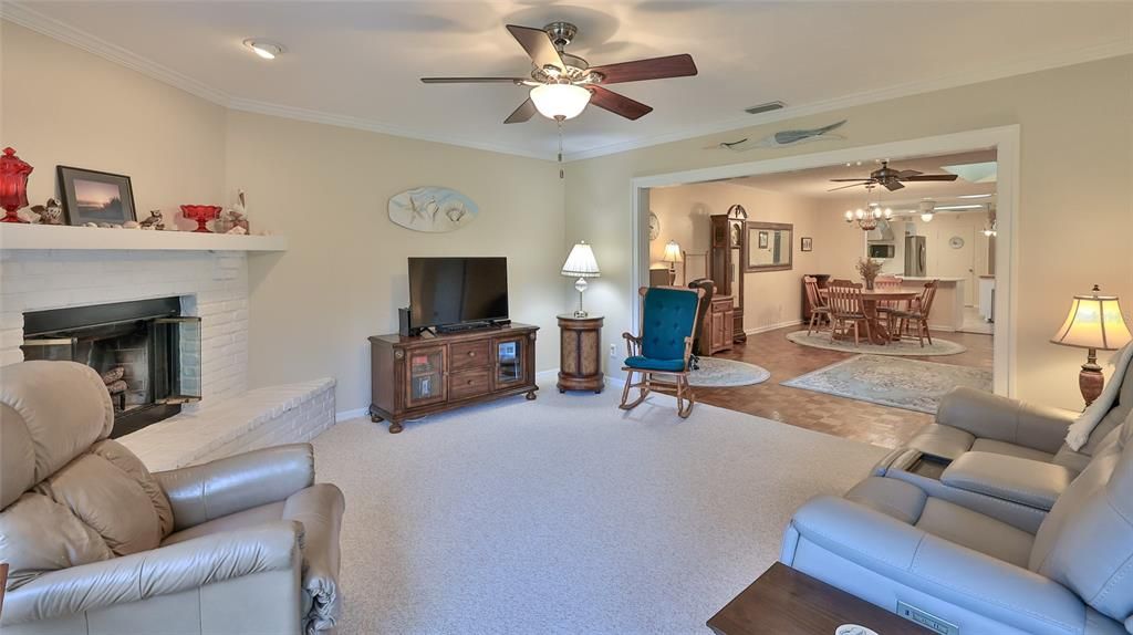 For Sale: $365,000 (3 beds, 2 baths, 1593 Square Feet)