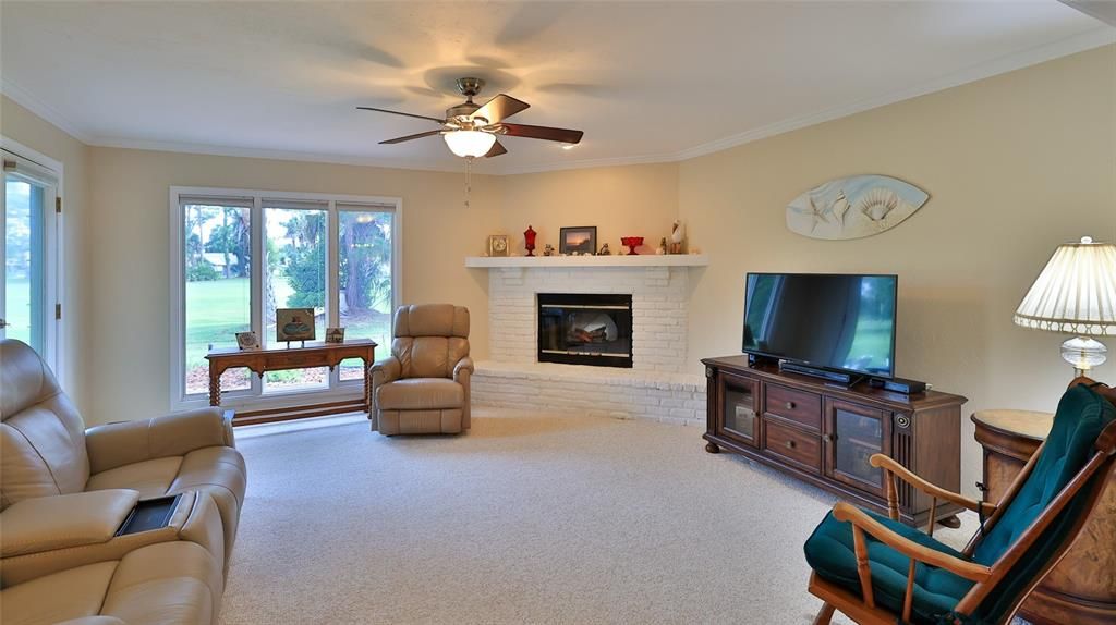 For Sale: $365,000 (3 beds, 2 baths, 1593 Square Feet)