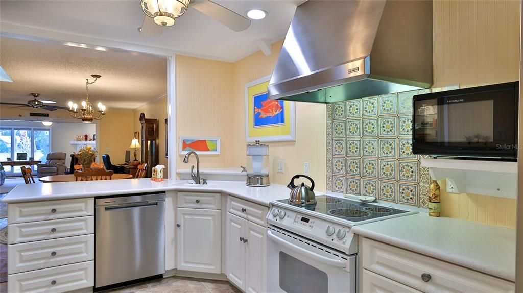 For Sale: $365,000 (3 beds, 2 baths, 1593 Square Feet)