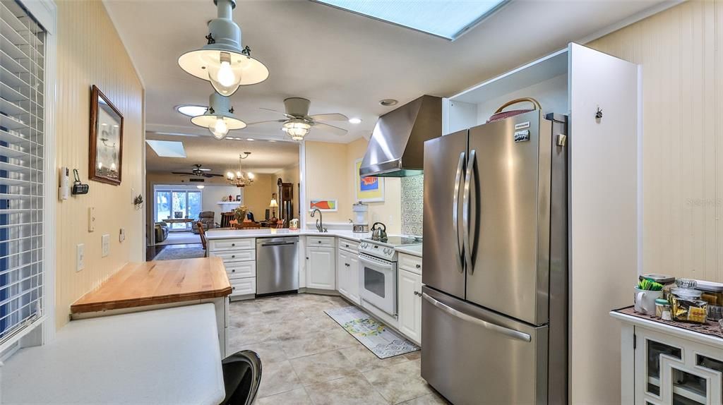 For Sale: $365,000 (3 beds, 2 baths, 1593 Square Feet)
