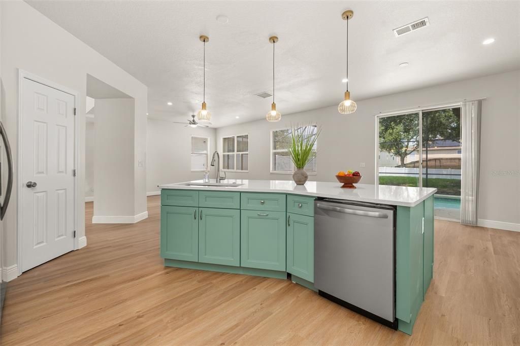 For Sale: $479,000 (4 beds, 3 baths, 2571 Square Feet)
