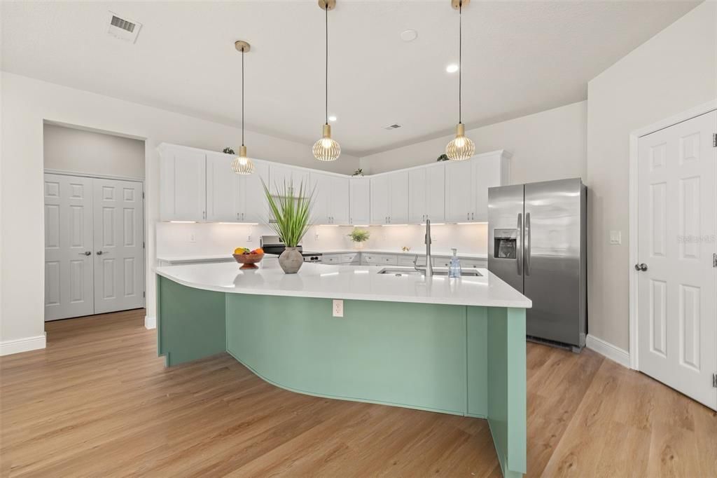 For Sale: $479,000 (4 beds, 3 baths, 2571 Square Feet)