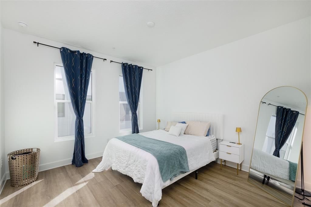 В аренду: $3,700 (2 спален, 2 ванн, 1708 Квадратных фут)