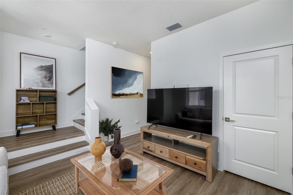 В аренду: $3,700 (2 спален, 2 ванн, 1708 Квадратных фут)