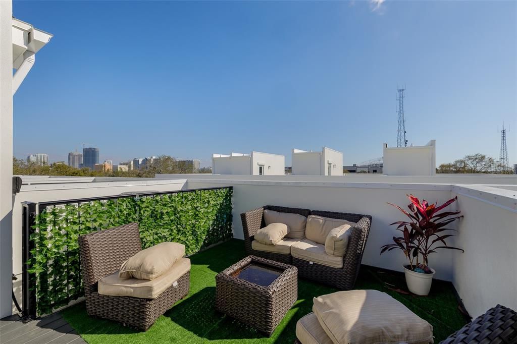 В аренду: $3,700 (2 спален, 2 ванн, 1708 Квадратных фут)