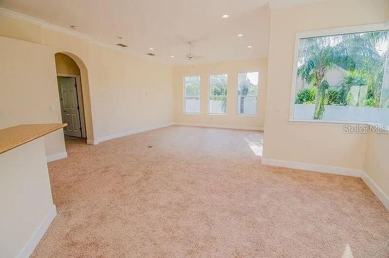 В аренду: $2,250 (3 спален, 2 ванн, 2204 Квадратных фут)