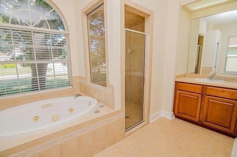 В аренду: $2,250 (3 спален, 2 ванн, 2204 Квадратных фут)