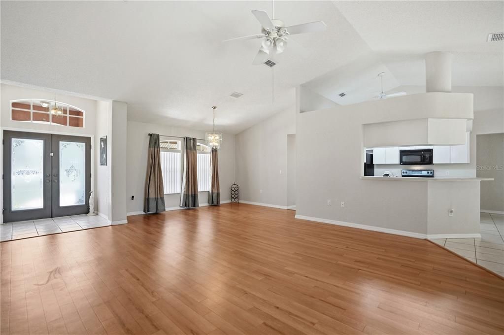 На продажу: $329,000 (3 спален, 2 ванн, 1804 Квадратных фут)