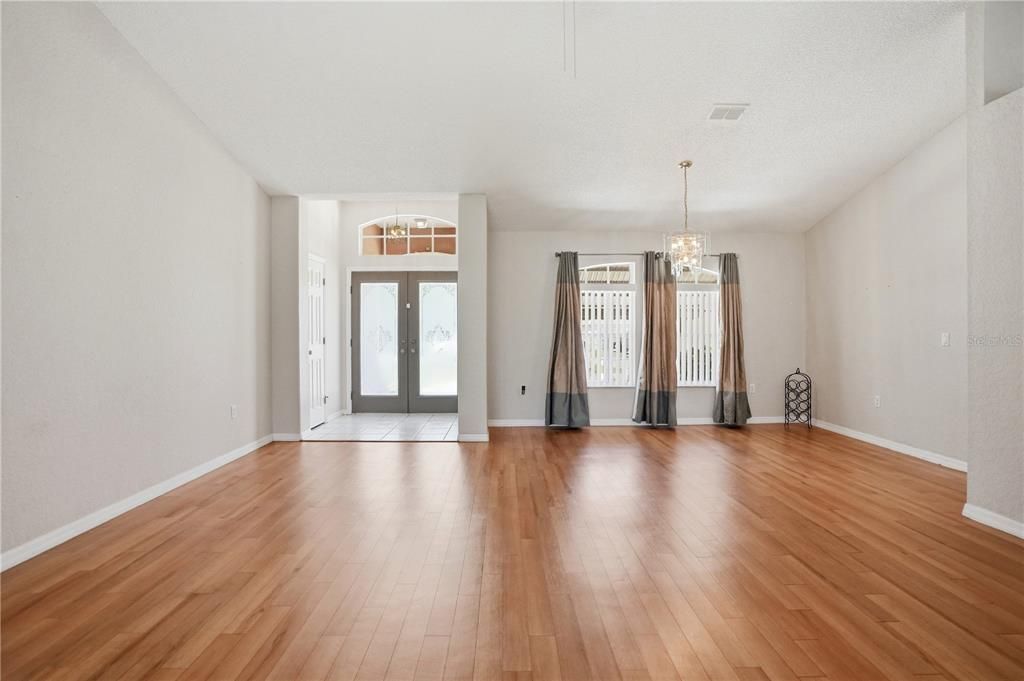На продажу: $329,000 (3 спален, 2 ванн, 1804 Квадратных фут)