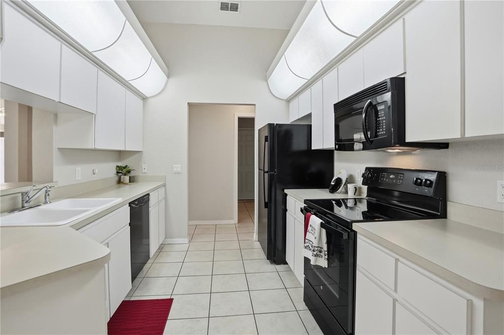 На продажу: $329,000 (3 спален, 2 ванн, 1804 Квадратных фут)