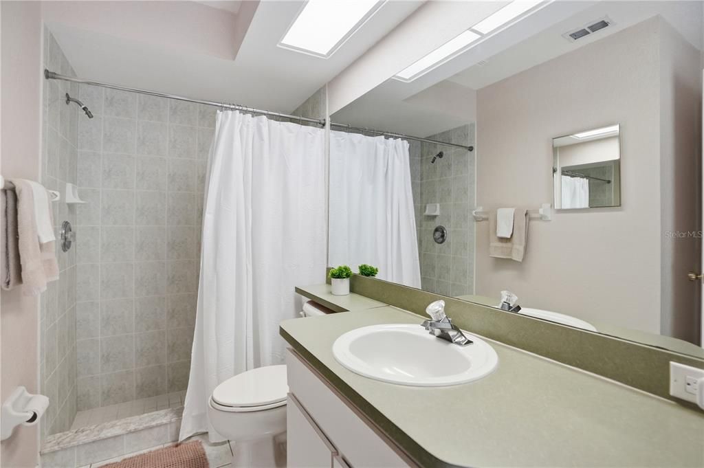 На продажу: $329,000 (3 спален, 2 ванн, 1804 Квадратных фут)