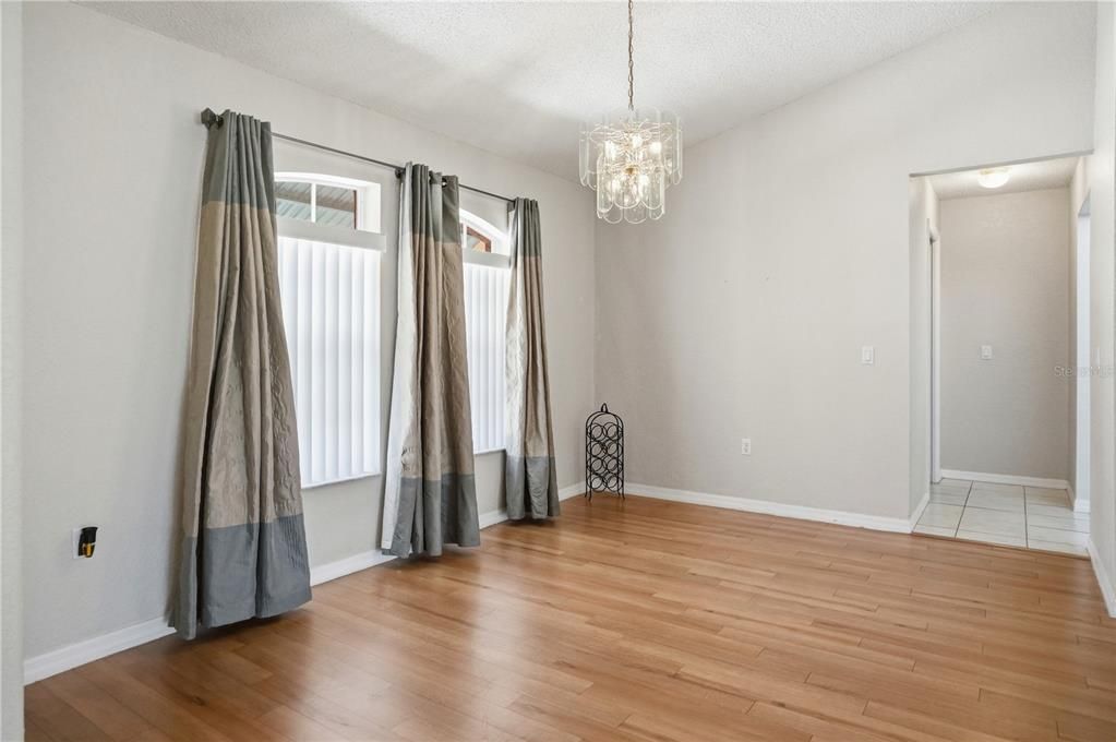На продажу: $329,000 (3 спален, 2 ванн, 1804 Квадратных фут)