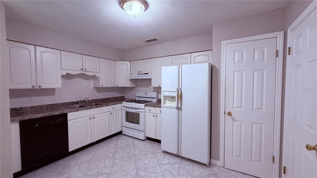 В аренду: $1,550 (2 спален, 1 ванн, 1000 Квадратных фут)