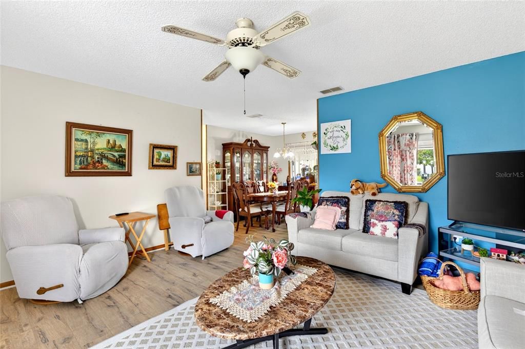 En Venta: $199,900 (2 camas, 2 baños, 1038 Pies cuadrados)