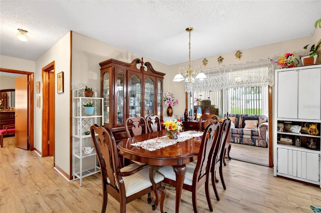 En Venta: $199,900 (2 camas, 2 baños, 1038 Pies cuadrados)