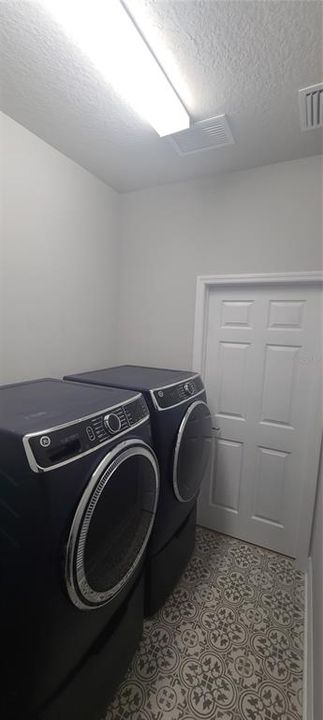 En Renta: $2,750 (3 camas, 2 baños, 1821 Pies cuadrados)