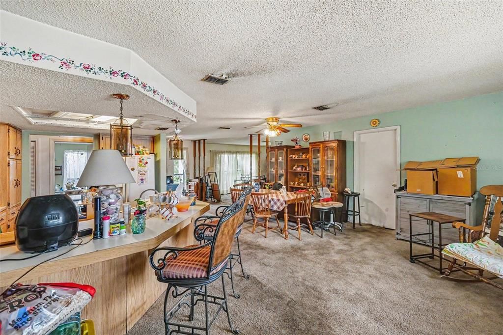 For Sale: $199,000 (2 beds, 2 baths, 1402 Square Feet)