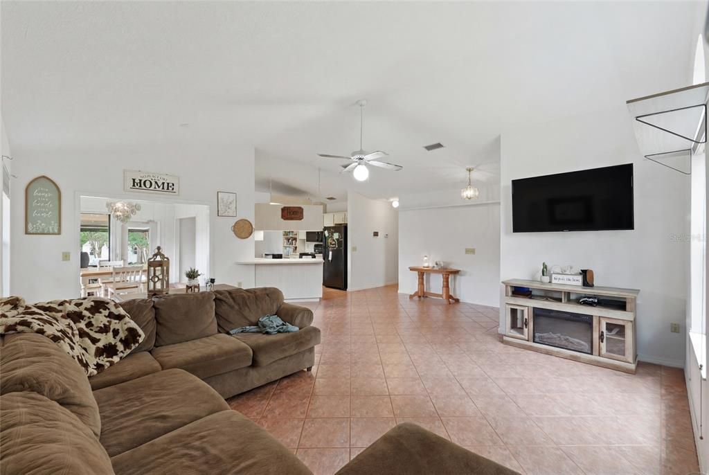 En Venta: $339,000 (3 camas, 2 baños, 1538 Pies cuadrados)