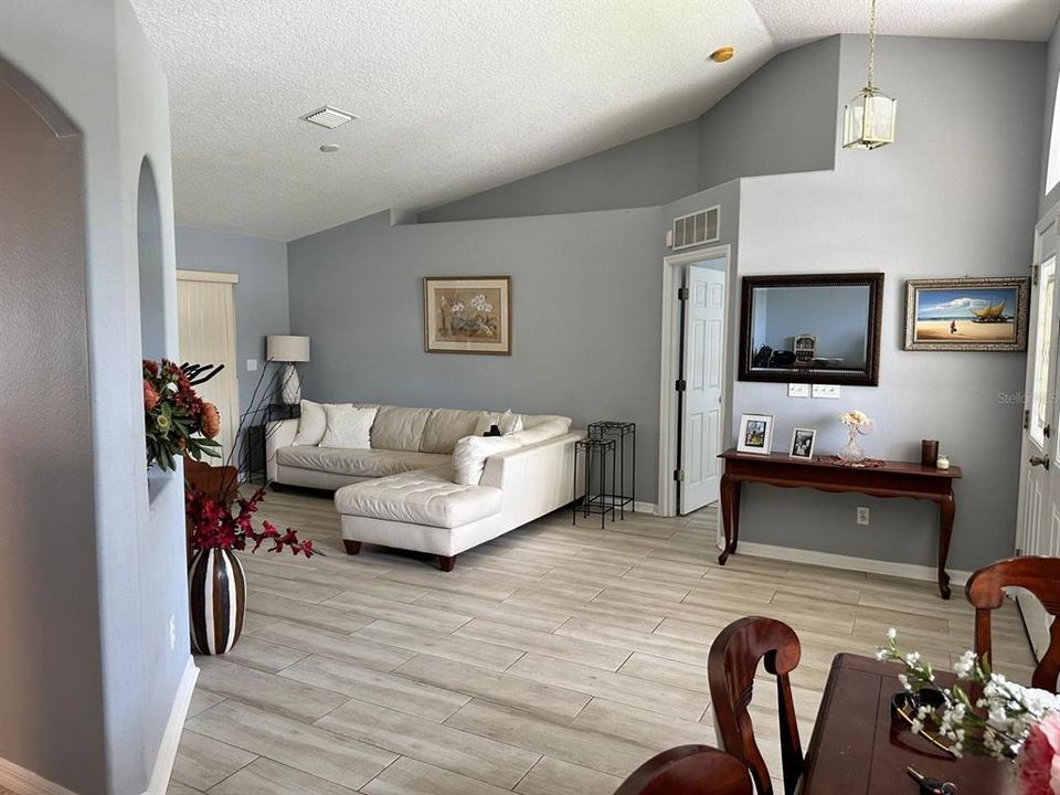 En Venta: $320,000 (3 camas, 2 baños, 1776 Pies cuadrados)