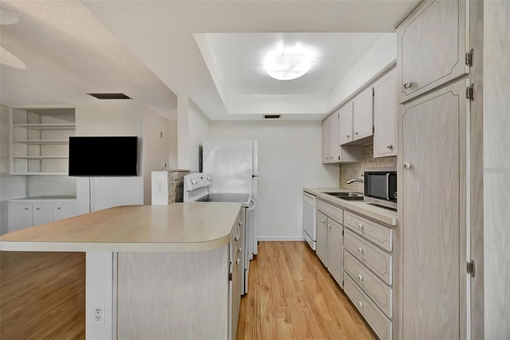 For Rent: $1,500 (1 beds, 1 baths, 640 Square Feet)