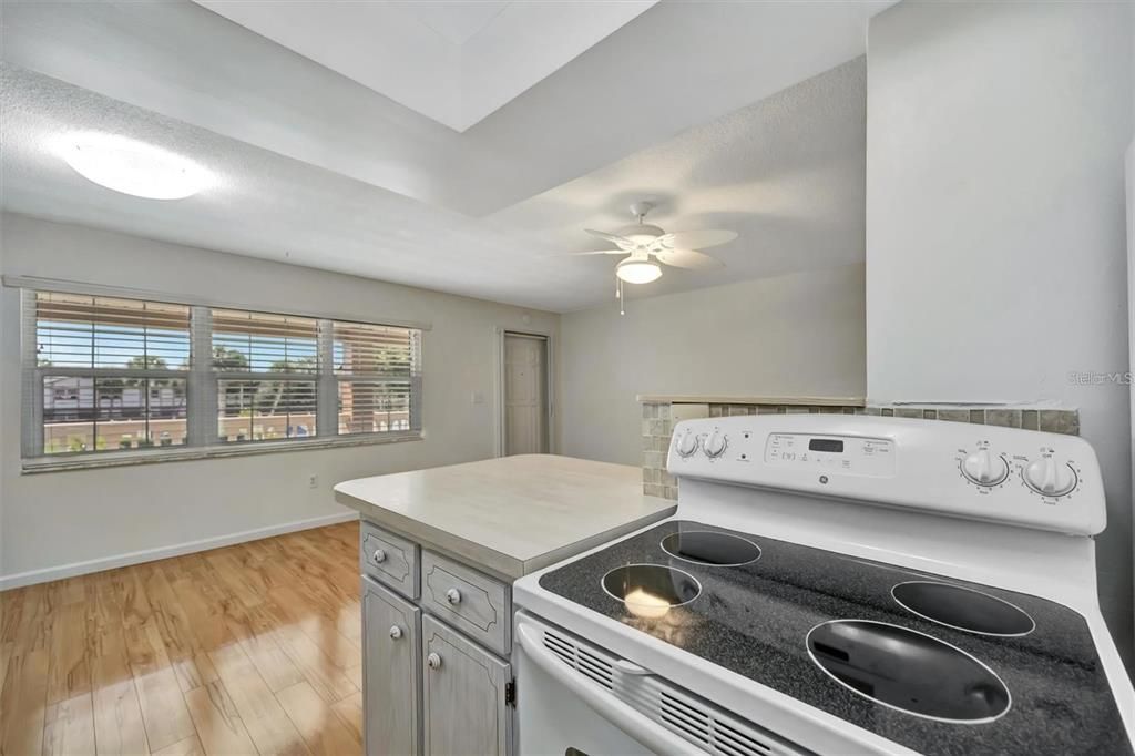 For Rent: $1,500 (1 beds, 1 baths, 640 Square Feet)
