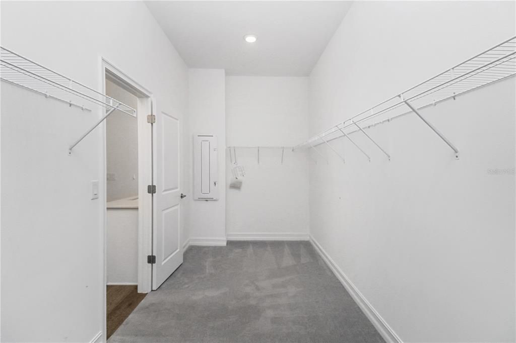En Venta: $575,000 (4 camas, 3 baños, 2632 Pies cuadrados)