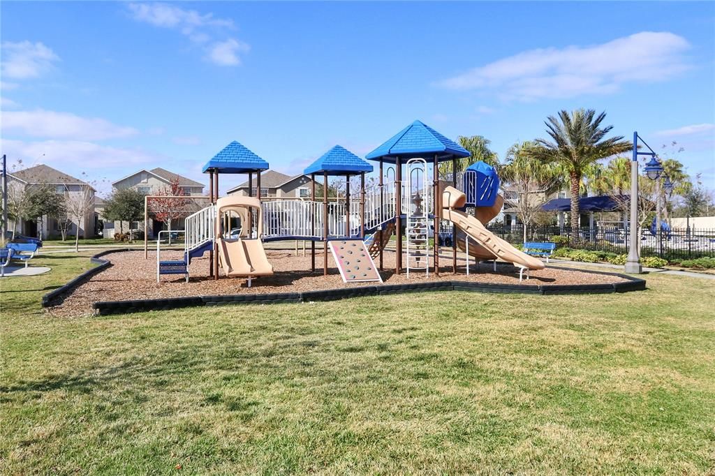En Venta: $575,000 (4 camas, 3 baños, 2632 Pies cuadrados)