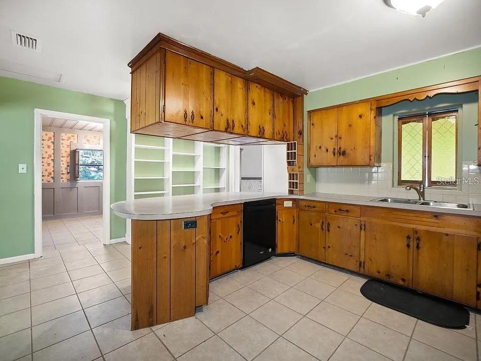 For Sale: $219,000 (3 beds, 2 baths, 1624 Square Feet)