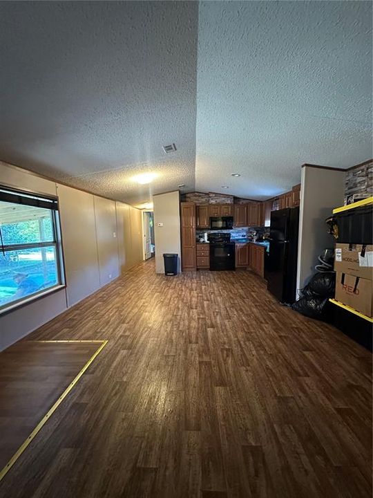 For Sale: $189,000 (2 beds, 2 baths, 896 Square Feet)