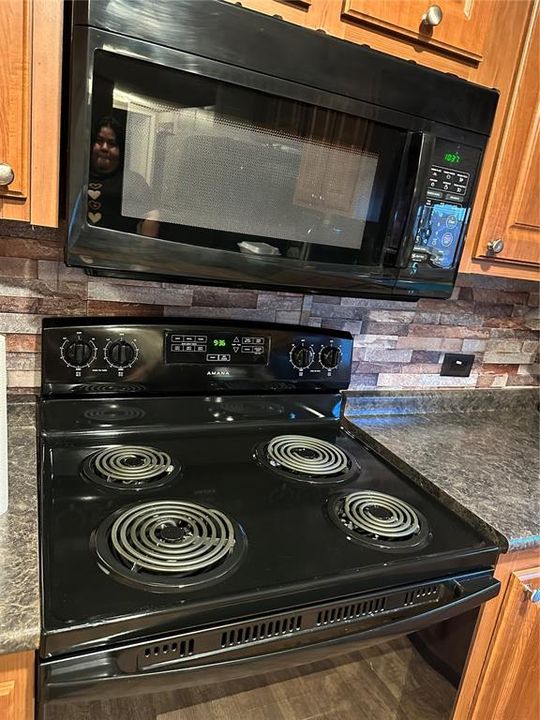 For Sale: $189,000 (2 beds, 2 baths, 896 Square Feet)