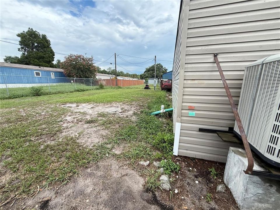 For Sale: $189,000 (2 beds, 2 baths, 896 Square Feet)