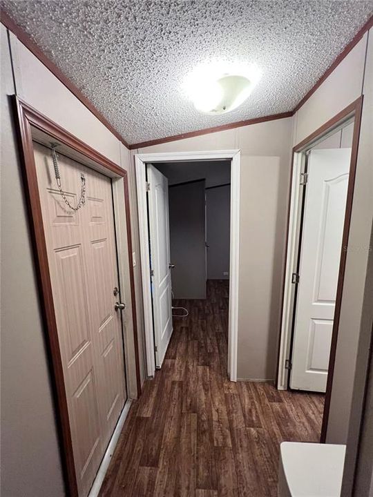 For Sale: $189,000 (2 beds, 2 baths, 896 Square Feet)