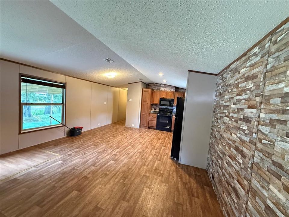 For Sale: $189,000 (2 beds, 2 baths, 896 Square Feet)