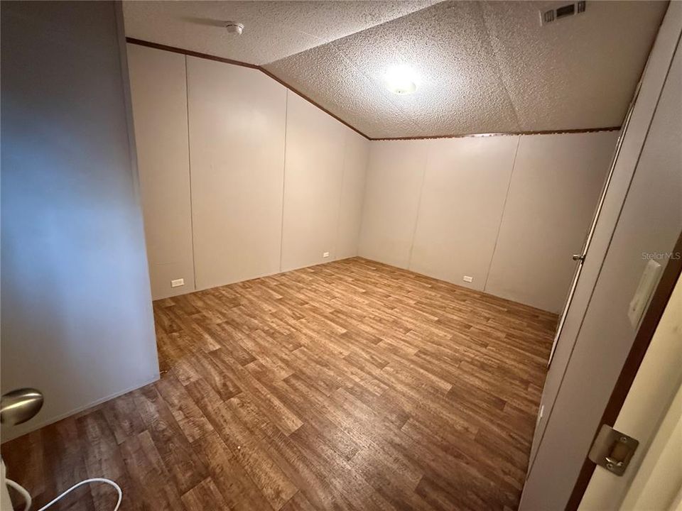 For Sale: $189,000 (2 beds, 2 baths, 896 Square Feet)