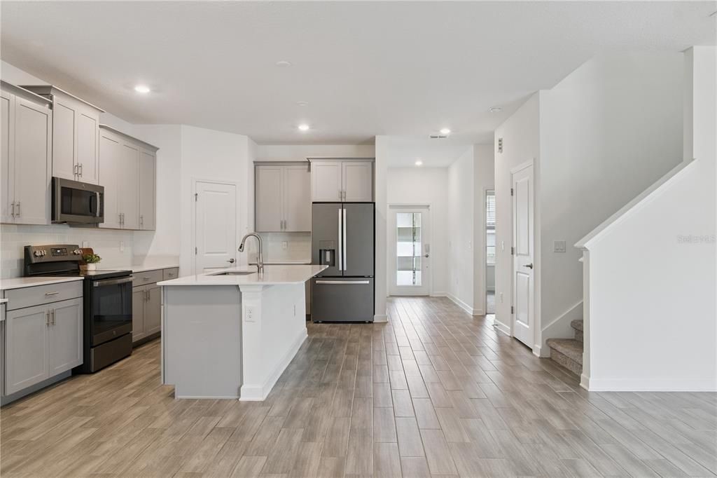 For Sale: $549,000 (5 beds, 3 baths, 2461 Square Feet)