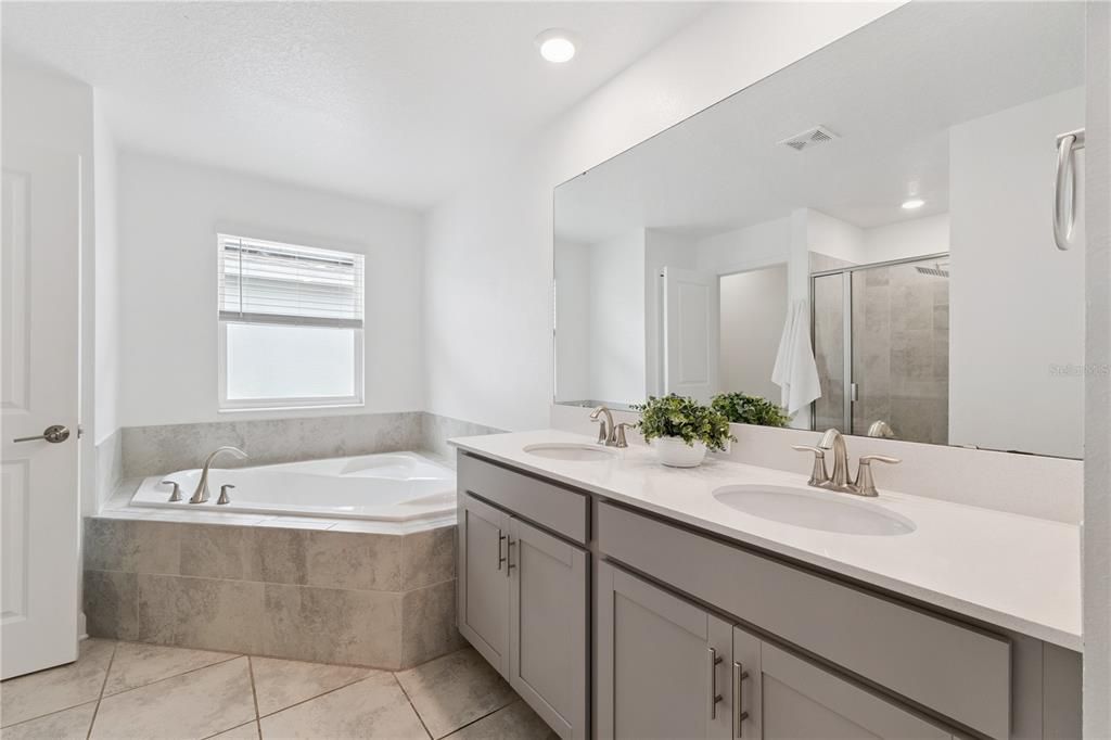 For Sale: $549,000 (5 beds, 3 baths, 2461 Square Feet)