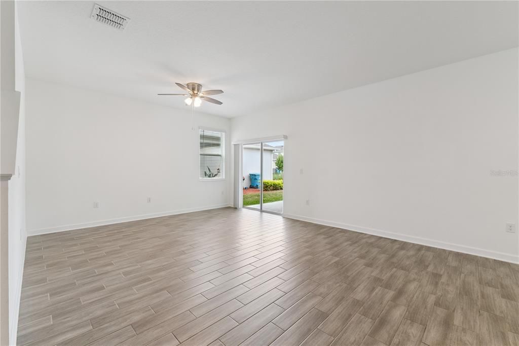 For Sale: $549,000 (5 beds, 3 baths, 2461 Square Feet)