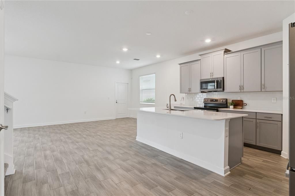 For Sale: $549,000 (5 beds, 3 baths, 2461 Square Feet)