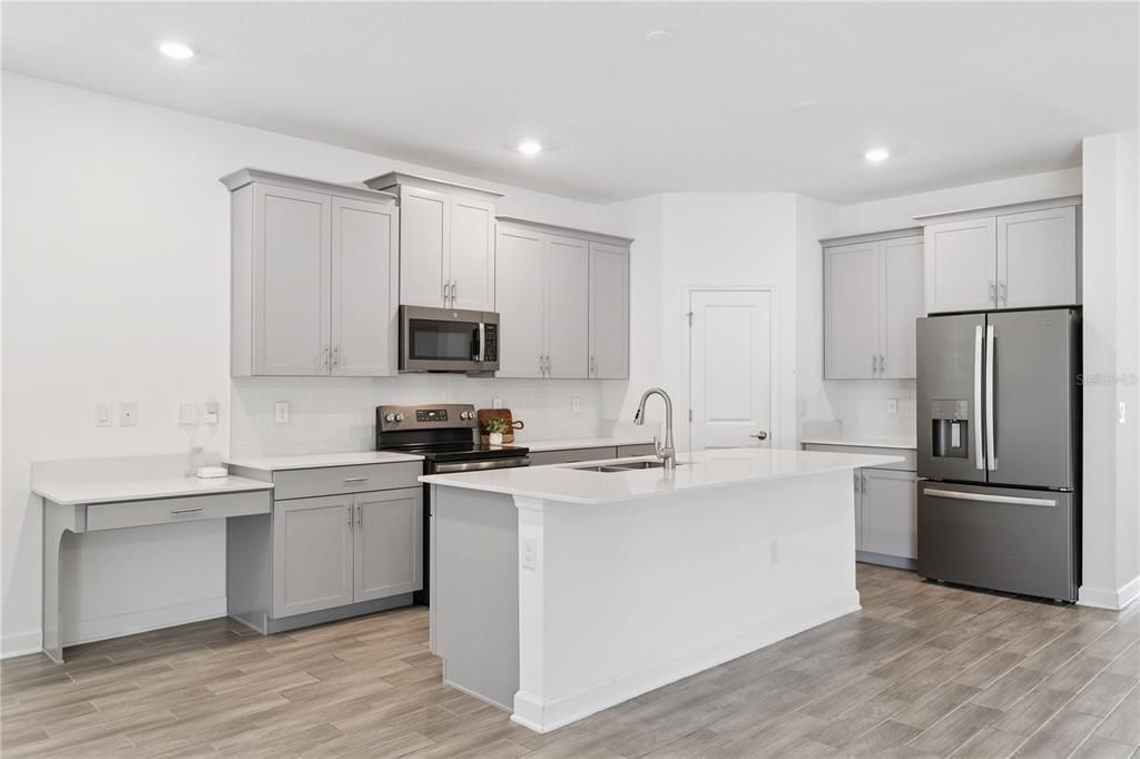 For Sale: $549,000 (5 beds, 3 baths, 2461 Square Feet)
